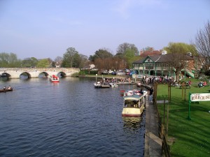 Riverside walk in Stratford on Avon